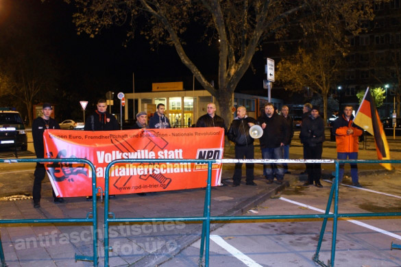 NPD Kundgebung am 9. November 2012 in Trier (Foto: Simon Schneider)