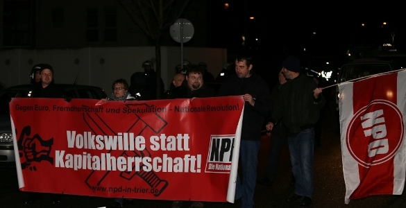 Nur 16 SympathisantInnen und Mitglieder der NPD haben am 19. Dezember 2014 an einem Naziaufmarsch in Trier-Euren teilgenommen. Zu dem Aufmarsch unter dem Motto „Fackelzug gegen Asylbetrug“ hatte der NPD [&hellip;]
