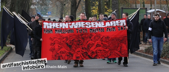 Wieder frei und aktiv: Angeklagte des ABMR-Prozesses bilden die erste Reihe beim diesjährigen Naziaufmarsch in Remagen, unter ihnen die Führungsfiguren Sven Lobeck (links) und Christian Häger (3.v.l.).
