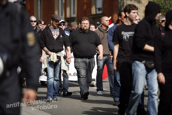 Safet Babic besucht zusammen mit Mitgliedern der Chaos Crew einen Naziaufmarsch in Alzey. Foto: Peter Juelich/ip-photo.com