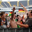 Presseinformation – Redaktionskollektiv Dunkelfeld Beim „Public Viewing“ am Samstag, dem 3. Juli, anlässlich des WM-Spiels Argentinien gegen Deutschland trat in der Frankfurter Commerzbank-Arena eine Gruppe von jungen Erwachsenen auf, die [&hellip;]